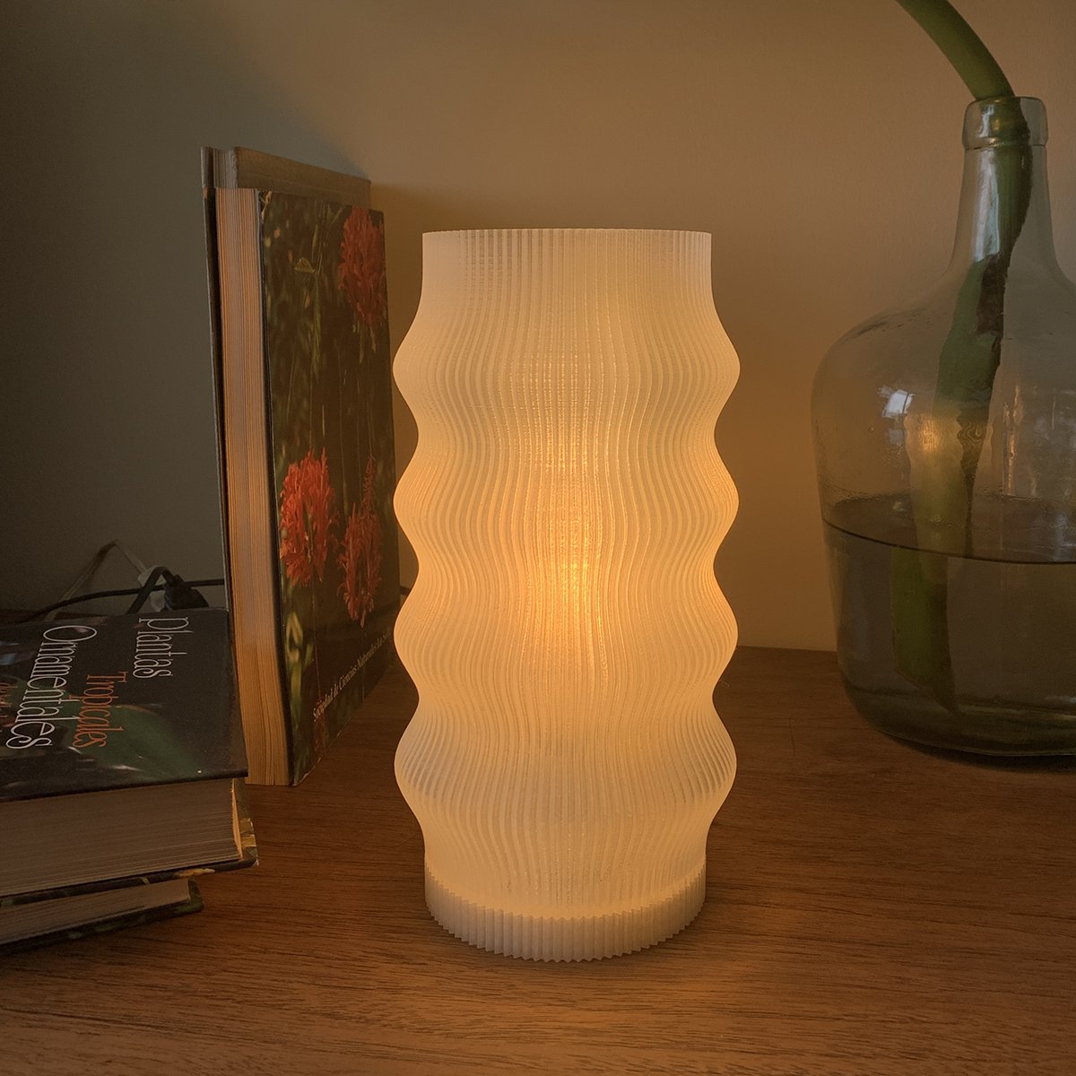 Lámpara de mesa, Groovy, Lumiere. Lámpara impresión 3D en Venezuela.