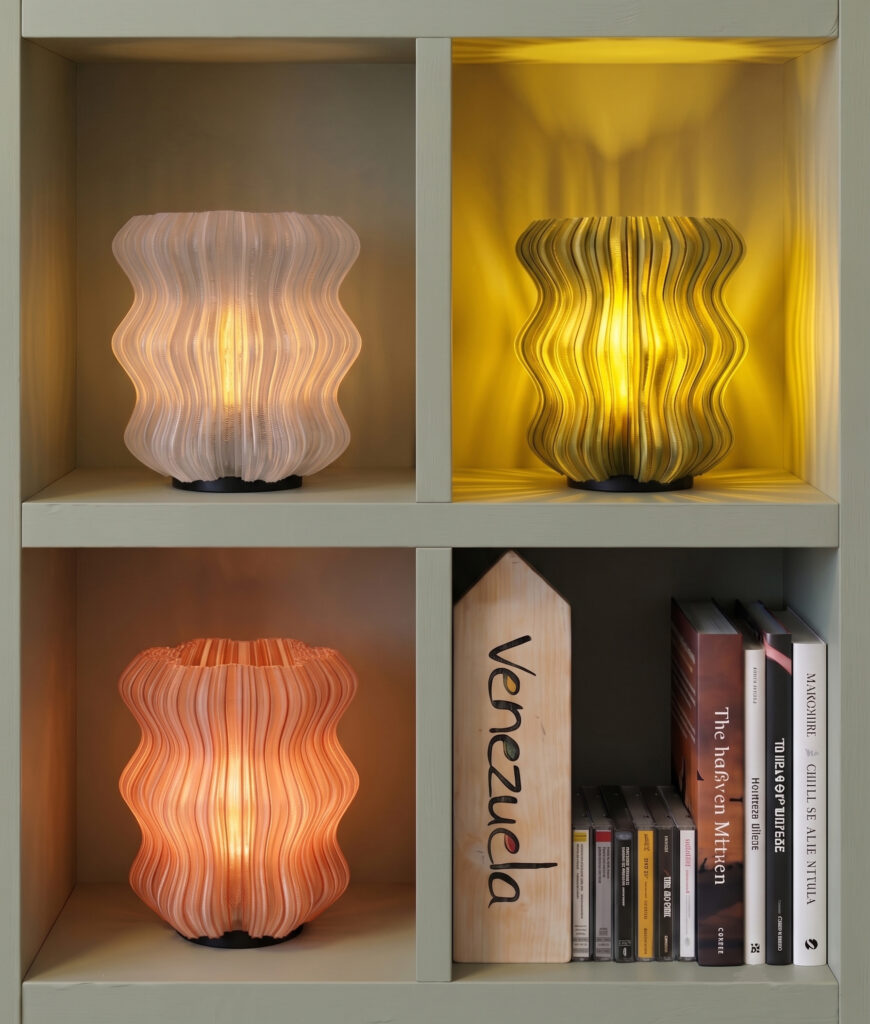 Lámpara de mesa, traslucida, Lumiere. Lámpara impresión 3D.