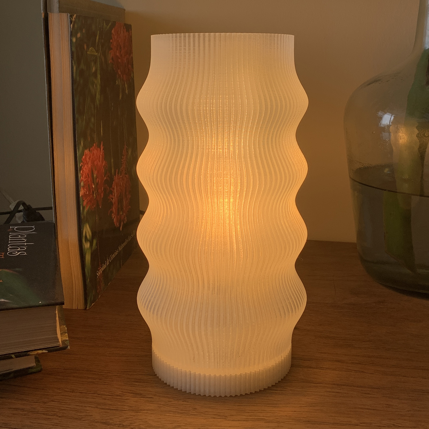 Lámpara de mesa, Groovy, Lumiere. Lámpara impresión 3D en Venezuela.