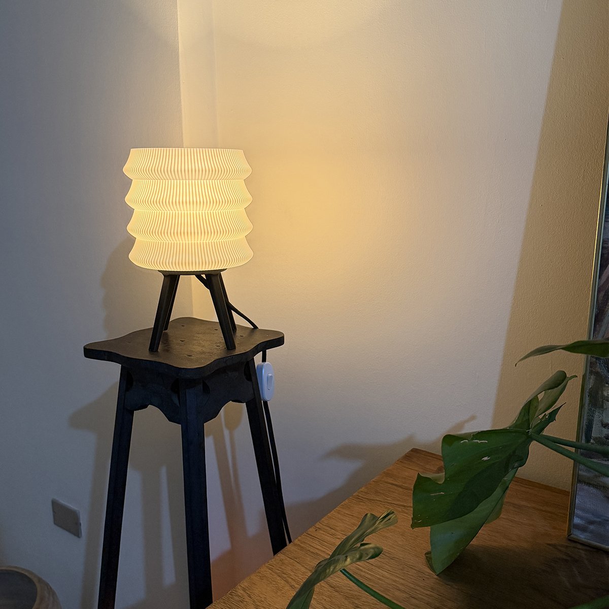 Lámpara de mesa, Kaoru, Lumiere. Lámpara impresión 3D en Venezuela.