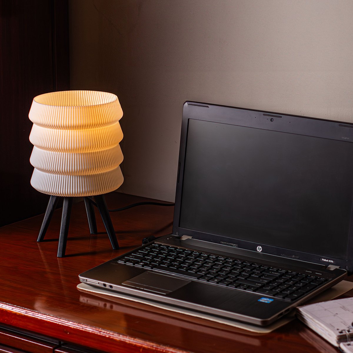 Lámpara de mesa, Kaoru, Lumiere. Lámpara impresión 3D en Venezuela.